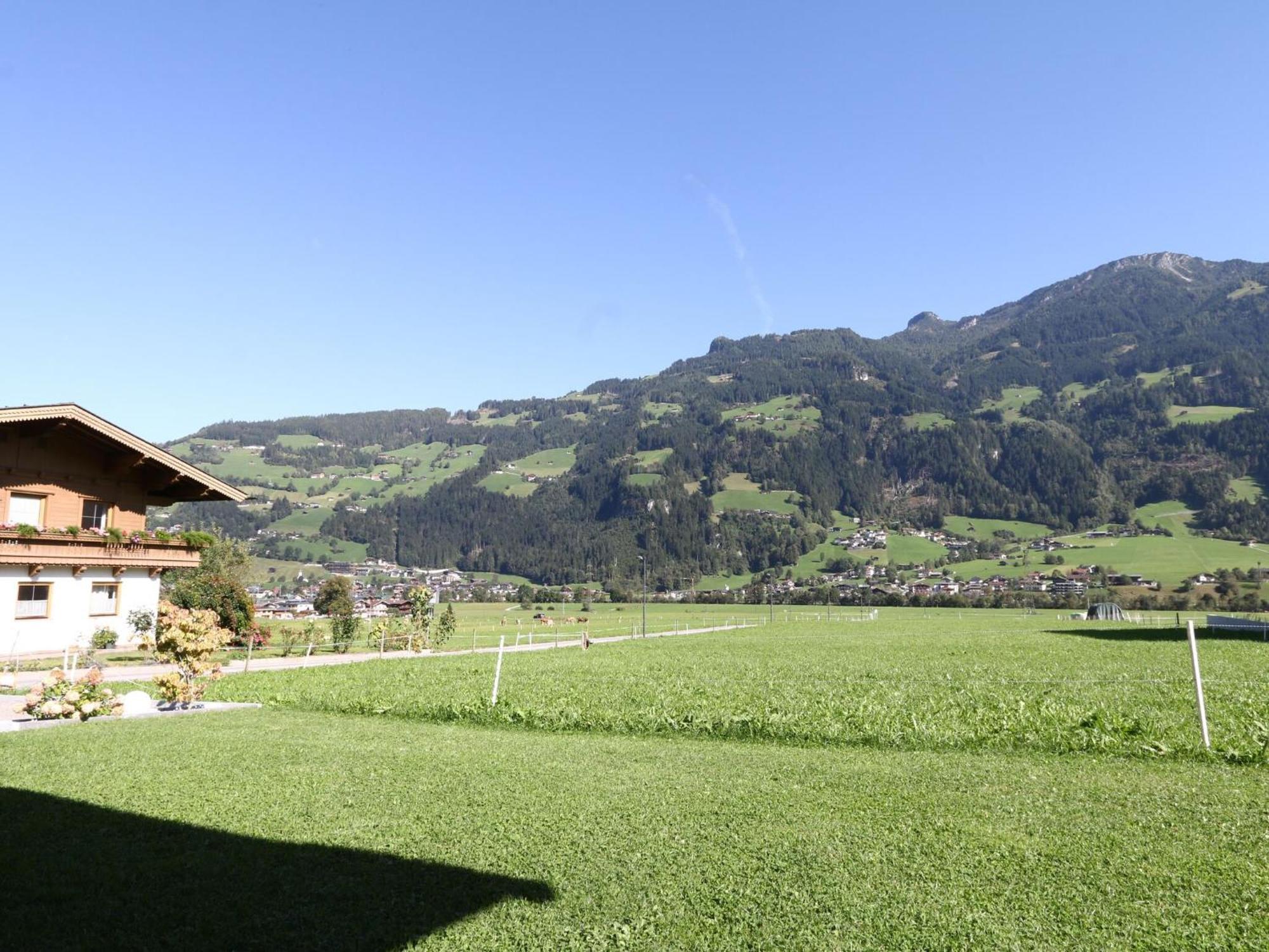Quiet Holiday Flat Near The Mayrhofen Ski Area Швендау Экстерьер фото