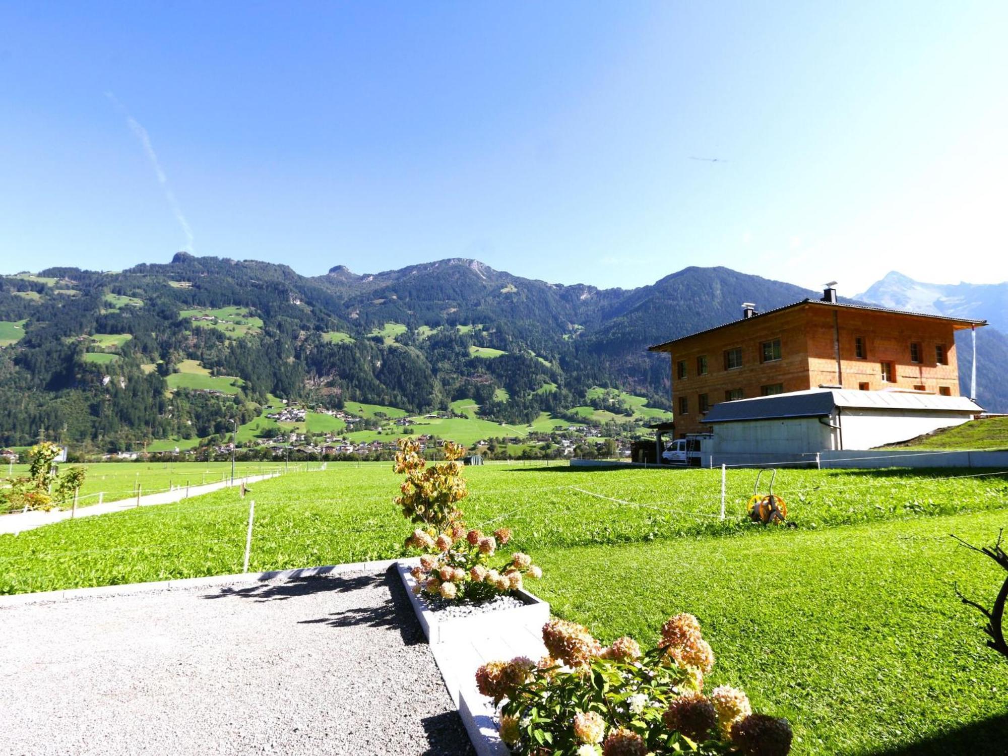 Quiet Holiday Flat Near The Mayrhofen Ski Area Швендау Экстерьер фото